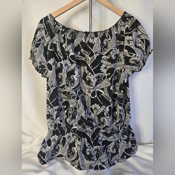 Croft & Barrow Black & White Paisley Peasant Top | Off Shoulder Ruffle Size L - Picture 5 of 7